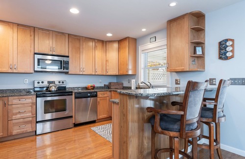 Town of Ledyard House | Cayuga Lake | Dock | Sleeps 10 | Near Wineries