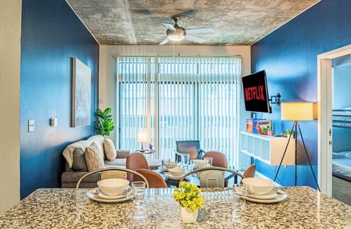 Evans Churchill Apartment | Central Phoenix Spot | Pool, Gym, Balcony +Parking