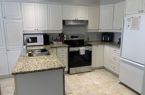 Kingston House | Centrally Located, 4 Beds/2.5 Bathrooms, Spacious Home