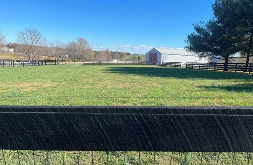 Paris Cottage | Charming 3-bedroom detached cottage on horse farm near Lexington and Georgetown.