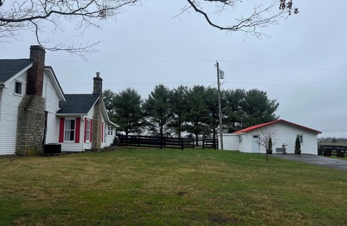 Paris Cottage | Charming 3-bedroom detached cottage on horse farm near Lexington and Georgetown.