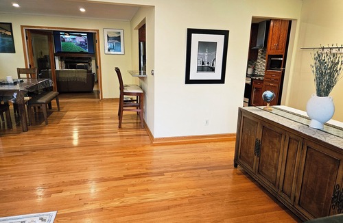 Buckingham Lake - Crestwood House | Charming 3BR/2BA in Fmly-Frndly Buckingham Lake