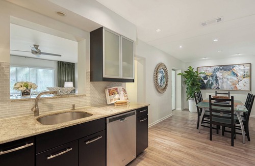 Southgate House | ❤️ Charming Coastal Pool Home - 1 Mile to Siesta Key - Relax & Unwind