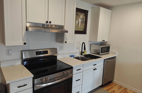 Granby Condo | Charming condo in awesome Granby with hot tubs, pickleball, and fitness room