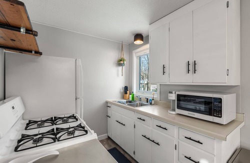 Southwest Minneapolis House | Charming Minneapolis 1BR | Balcony & Parking