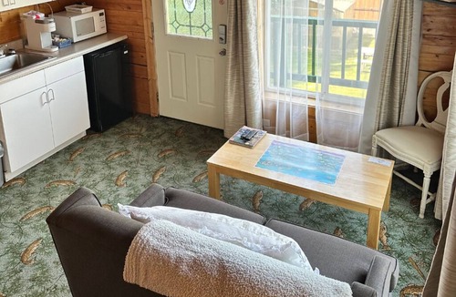 Homer Cabin | Chenik Cabin, Homer Floatplane Lodge