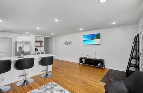 Diamond Lake House | Chic Escape Near Mall of America