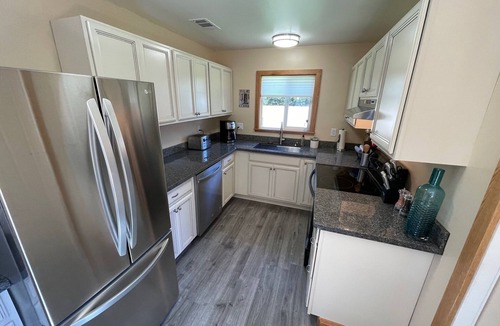 Myrtletown House | Clean and Bright Cottage, 3 bedroom with Game Room and Laundry! Big fenced yard.