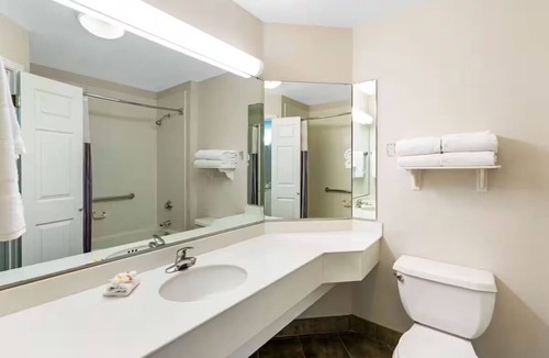 Superstition Springs Hotel | Comfortable Double-Bed Room, La Quinta Inn - 2 Family Ready Rooms