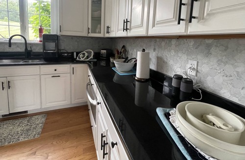 Newtonville House | Comfortable Poolside Luxury 21//2 hours from NYC
