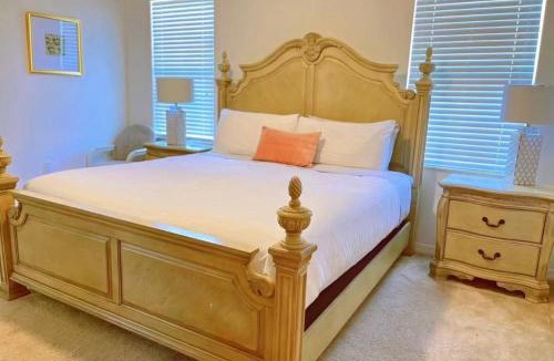 Loughman House | Comfortable Private Room in Luxury Villa - Resort Community - Near Disney