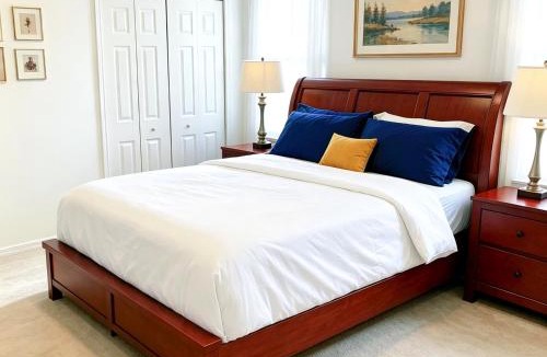 Loughman House | Comfortable Private Room in Luxury Villa - Resort Community - Near Disney
