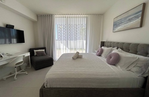 Doral House | Comfortable Studio suites in downtown Doral.