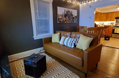 Elim House | Completely updated Cozy 2 Bedroom Home with View!
