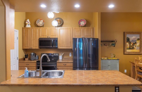 Parkwood Ranch Condo | Cozy 2-Bedroom Condo with Mountain View, Hot tub and Heated Pools