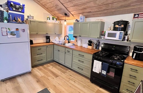 Durhamville Cottage | Cozy 2-bedroom private Lakefront-cottage on Oneida Lake.