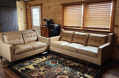 Dover Cabin | Cozy Cabin with 1 bedroom and WiFi close to Augusta & Maysville Kentucky