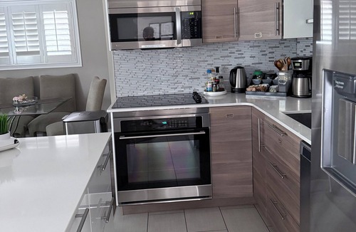 Sandy Apartment | Cozy modern 2BR , Free Parking & Wi-Fi, min. away from the world's ski resorts.