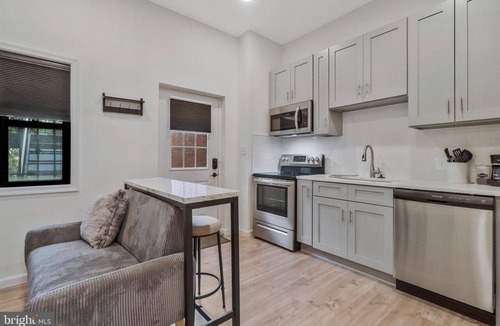 Eckington Apartment | DC Flat, 2BR 1BA Chic