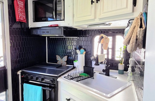 Oswego House | Dee's Tranquil Escape by the Lake a Cozy Camper in Oswego NY with AC & heat