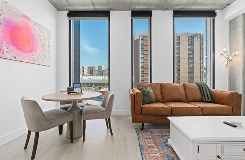 Rio Grande Apartment | Downtown beauty-PoolHotTubGym-near SaltPalace-View