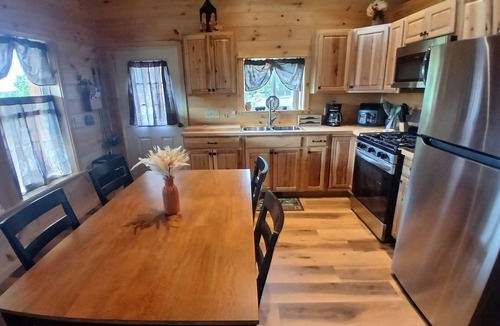 Naples Cabin | Edson House-Charming 3-bedroom house with central air in lovely Naples