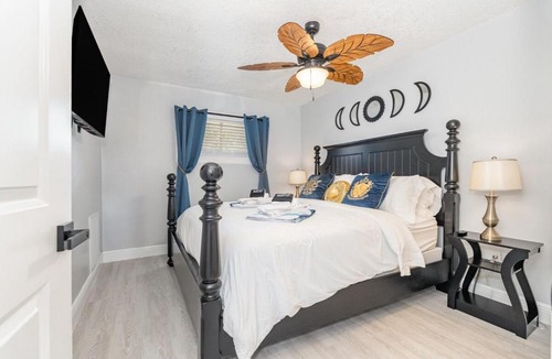 Tropic Apartment | Elegant Retreat Near Downtown and Beach