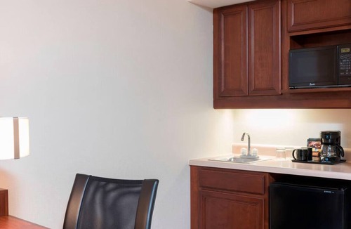 Norwood Park Hotel | Experience Quiet Comfort in 2 Family-Friendly Suites w/Pool & Free Parking