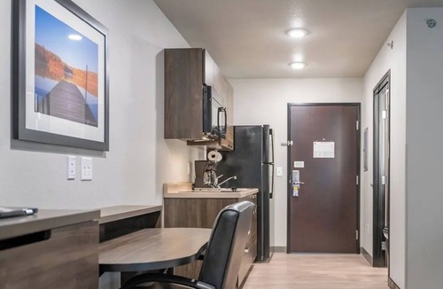 Sundance Hotel | Explore Buckeye with Ease—Pet-Friendly Accommodation and Free Parking Await
