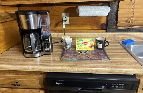 Gatlinburg Cabin | Family Getaway-2 King Beds-Cabin Near Dolly-Cleanest Cabin You Will Ever Stay In