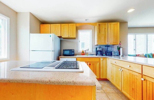 Fenwick Island House | Fenwick Island townhome - oceanfront location, 3 decks, fast WiFi, & W/D