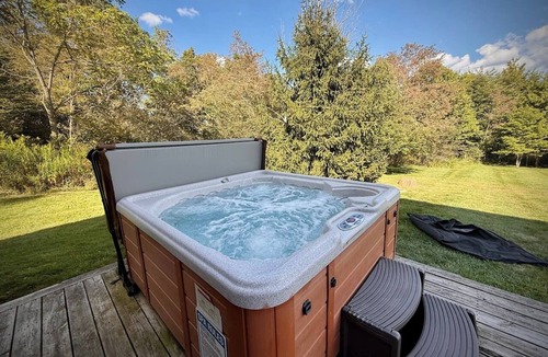 Accident Cabin | Fernwood | Secluded | Deep Creek & Wisp | Hot Tub