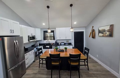 Hillsboro Other | Fishing & Hunting Retreat, 1 Mile to Rocky Fork Lake, 3-bedroom farmhouse