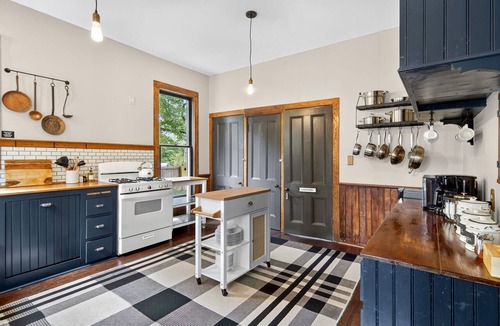 Lodi House | FLX Victorian, Historical Charm + Modern Comfort, Perfect Location to Everything