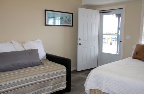 Homer House | For less than two hotel rooms, stay on the Spit and sleep 7!
