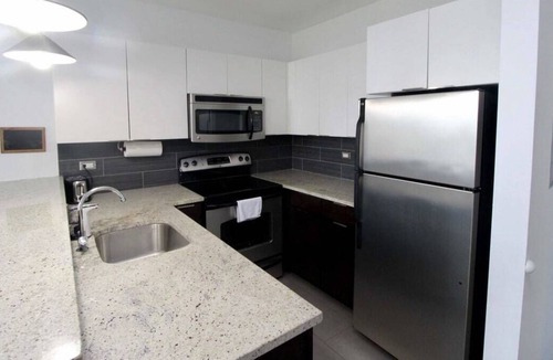 East Hyde Park Apartment | Frontdesk | 1 BR Apt near University of Chicago