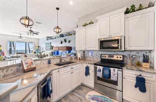 Tropic House | Game Room Theater Luxurious Waterfront Retreat