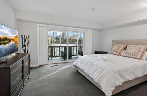 Georgetown Bed & Breakfast | Georgetown 4BR Waterfront Townhome | Potomac Views & Parking