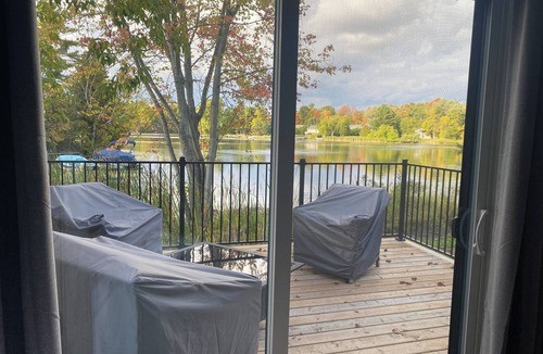 Seeleys Bay Cottage | Gorgeous lakeside 2-bedroom cottage in Seeley's Bay perfect for relaxing getaway
