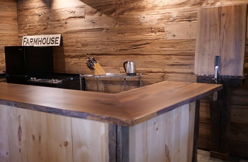 Bernville Cabin | Gorgeous Log Cabin retreat on 30 acre farm; 5 minutes from Blue Marsh Lake.