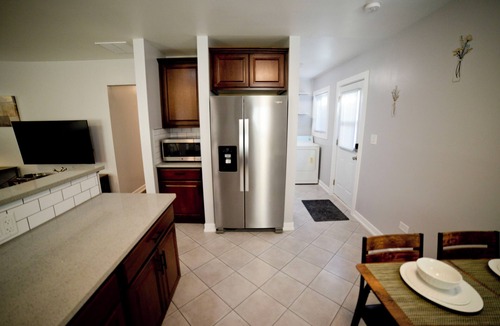 Burbank House | Grade A Working Class Safe Neighborhood 3BR up to 6 guests. Updated & Best Price