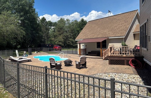Gloversville House | Great 5-bedroom estate with inground pool, ten acres at the base of Adirondacks