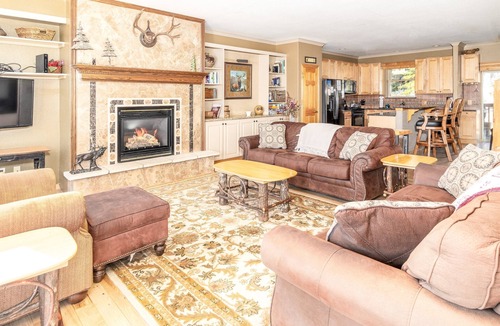 Wildernest House | Great Location. Incredible Views. Clubhouse.