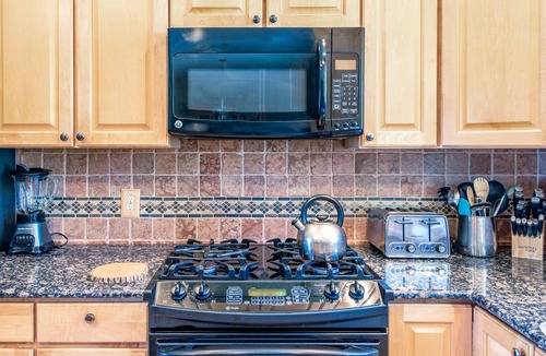 Wildernest House | Great Location. Incredible Views. Clubhouse.