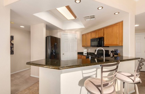 Villa De Paz Condo | Ground Floor.Heated Pool! Hot Tub! Gas grill! 3 miles to Cardinal stad! 2 Kings!