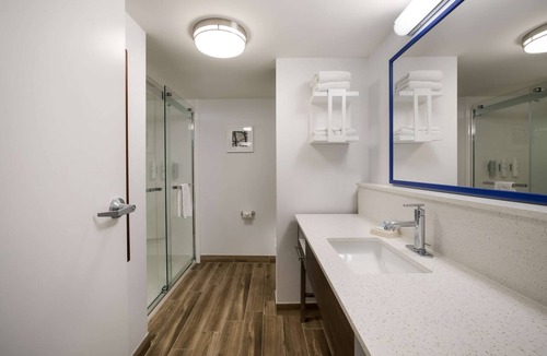McHenry Hotel | Hampton Inn McHenry