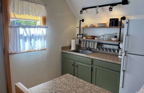 Cooperstown House | Hatch's Perch - Quaint 2nd floor apt, private balcony, terrific lake views