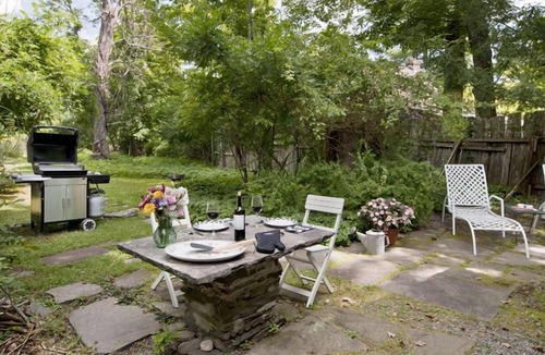 Woodstock Cottage | Herb Cottage-Historic Artist's Cottage in Woodstock: Wood Stove, Walk to Town!