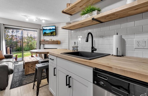 Great Valley Condo | Hillside Getaway Ski-In Ski-Out Retreat in Ellicottville, NY Sleeps 4