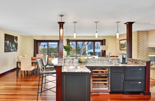 Merriam Park West House | Hockey - Basketball tournaments. ! Best location in St. Paul. Book it now
